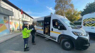Bursa İl Jandarma Komutanlığına bağlı Trafik Jandarma timleri, vatandaşların güvenli