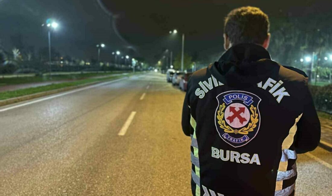 Bursa’da sivil trafik ekiplerinden gece denetimi Bursa’da sivil trafik ekipleri, çevreye rahatsızlık veren ve trafik kurallarına