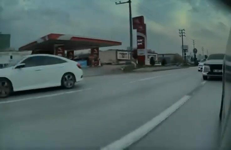 Bursa’nın Nilüfer ilçesinde İzmir Yolu üzerinde seyreden 16 AGU plakalı