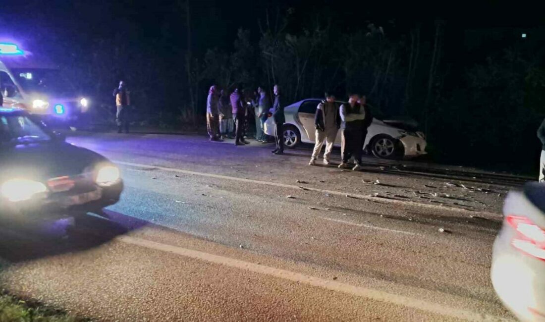 Bursa’da tır ile otomobil çarpıştı: 1 yaralı Bursa’da rulo saç yüklü tır ile otomobilin çarpıştığı kazada 1