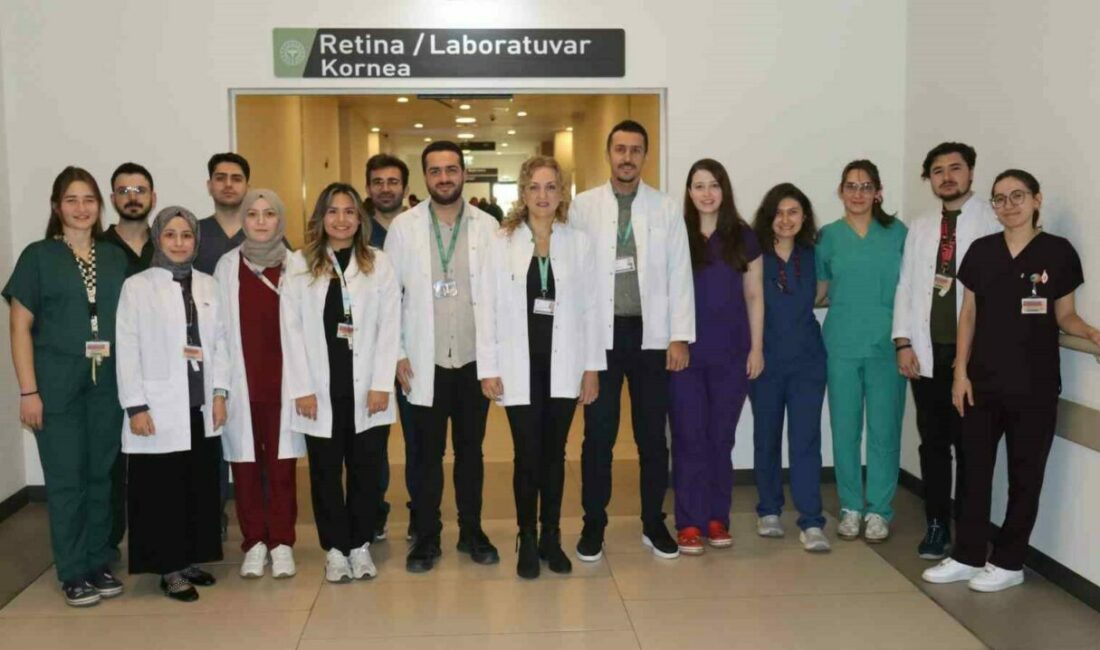 Bursa’daki 5 kişi, dünyaya yeni gözleriyle ’merhaba’ dedi Bursa Şehir Hastanesi’nde gerçekleştirilen kornea nakli sayesinde yeniden görmeye başlayan