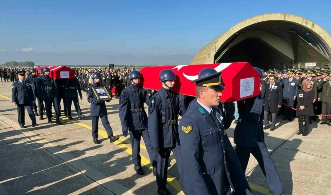 Bursalı şehitler Yenişehir Havalimanı’na getirildi Gürcistan’daki uçak kazasında şehit olan Bursalı Binbaşı Serdar Uslu ve