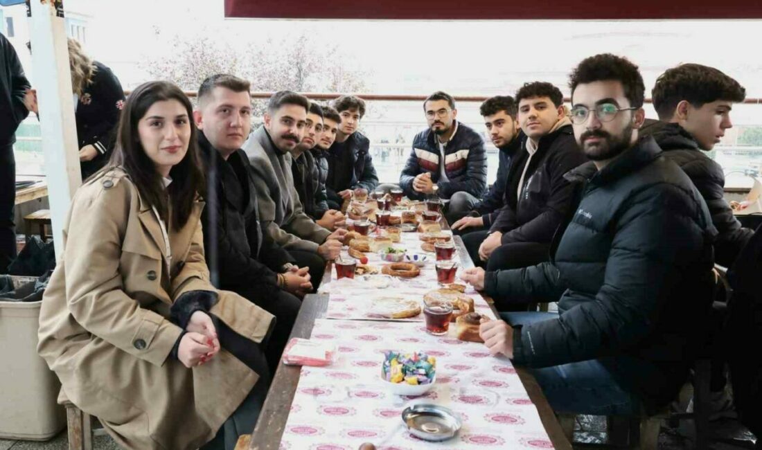 Bursa’nın enfes lezzetleri Osmangazi’de tanıtıldı Osmangazi Belediyesi Bursa’nın dünyaca ünlü lezzetlerini farklı şehirlerden Bursa’ya gelen