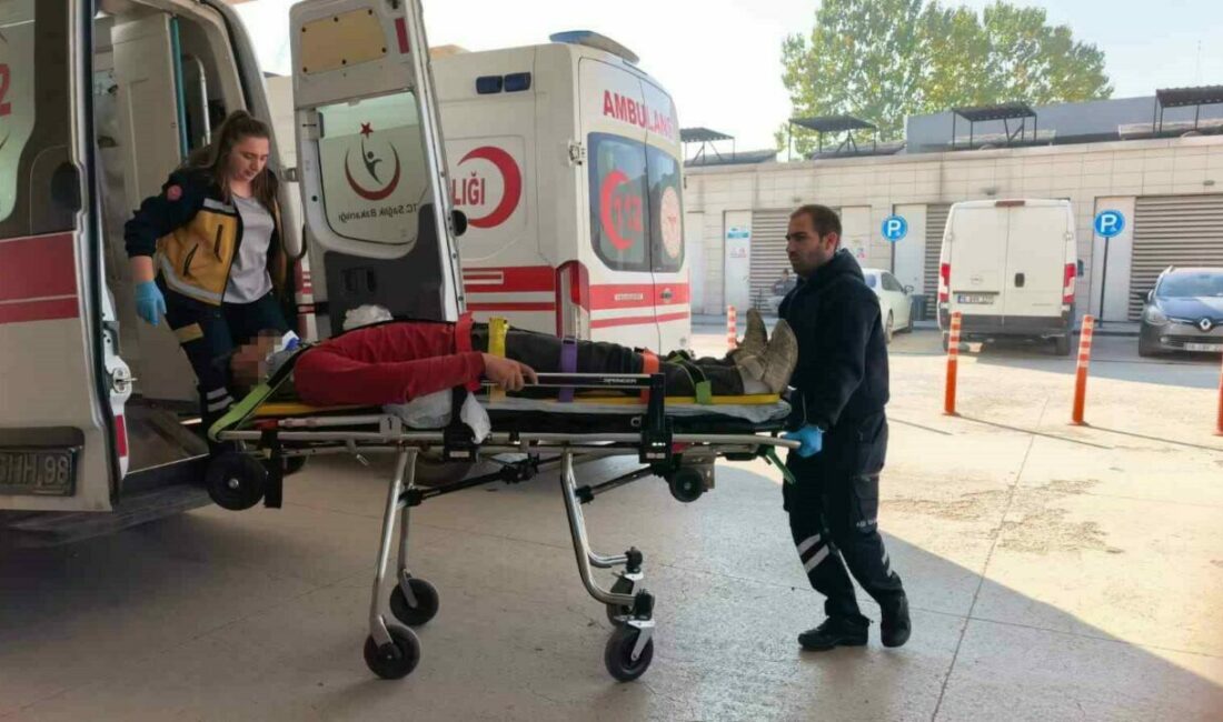 Bursa’nın İnegöl ilçesinde meydana gelen kazada kontrolden çıkan tır devrildi,