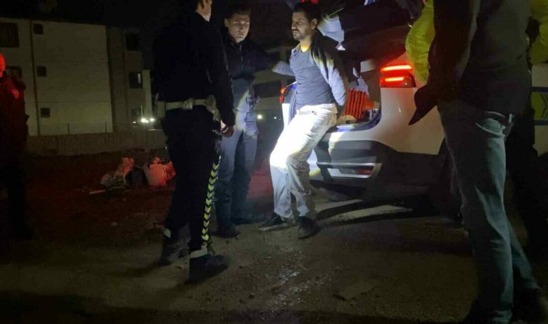 Dur ihtarına uymadı, inşaat alanında yakalandı Bursa’nın İnegöl ilçesinde polisin dur ihtarına uymayıp kaçan sürücü inşaat