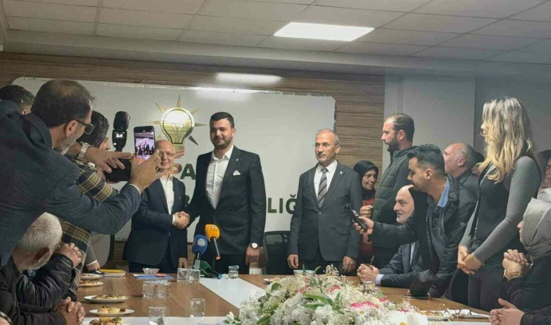 Gemlik’te AK Parti’ye 800 yeni üye katıldı Bursa’nın Gemlik ilçesinde AK Parti’ye 800 yeni üye katıldı. AK