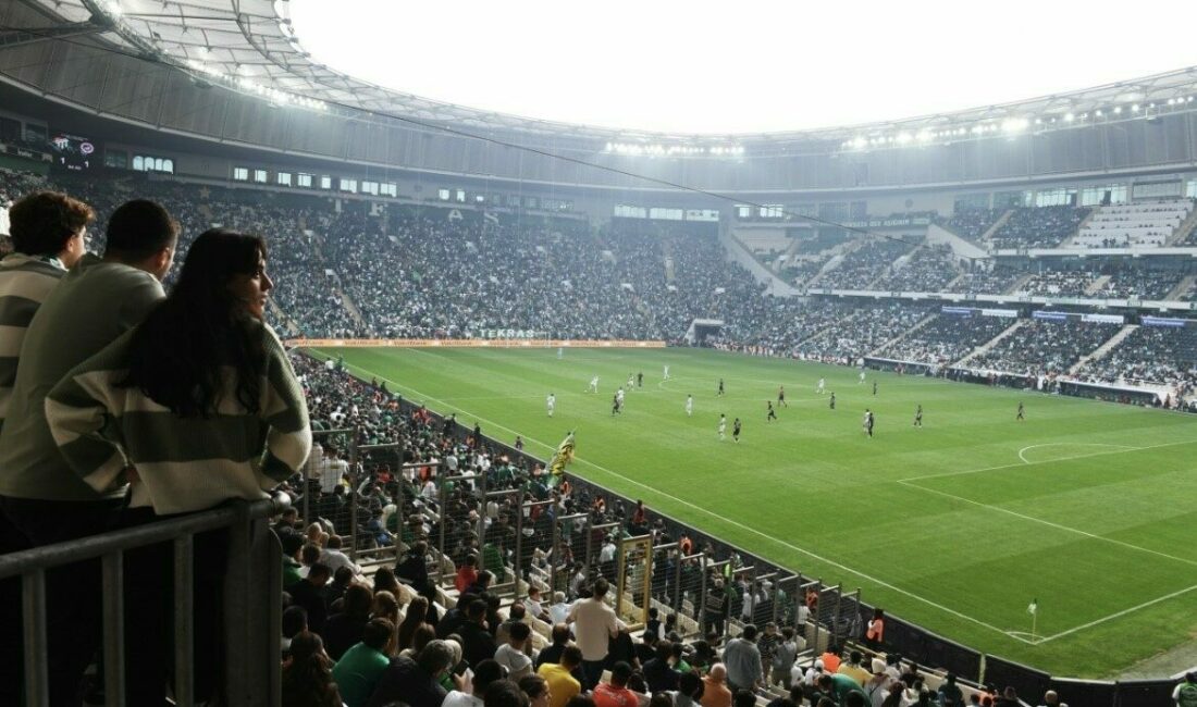 İlk maça giden çocuklar yerinde duramadı Bursasporlu nesiller yetiştirmek için Osmangazi Belediye Başkanı Erkan Aydın’ın tarafından