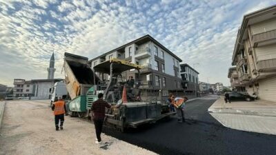İnegöl Belediyesi Süleymaniye ve Ertuğrulgazi Mahallelerinde 3 ayrı bölgede asfalt