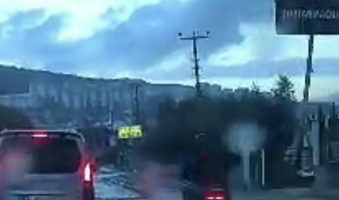 İş yerine girmek isteyen otomobile motosiklet çarptı: 2 yaralı Bursa’nın Orhangazi ilçesinde sabah saatlerinde meydana gelen trafik kazasında, emniyet