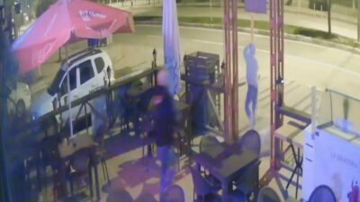 Bursa’nın İnegöl ilçesinde faaliyet gösteren bir kebapçıya gece saatlerinde birden