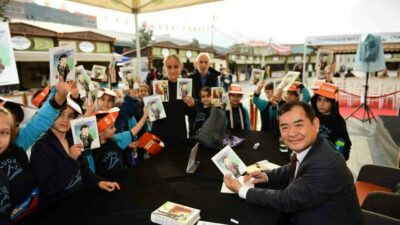 Osmangazi Kitap Fuarı’na katılan Japon Deprem Uzmanı Moriwaki Yoshinori, depremle