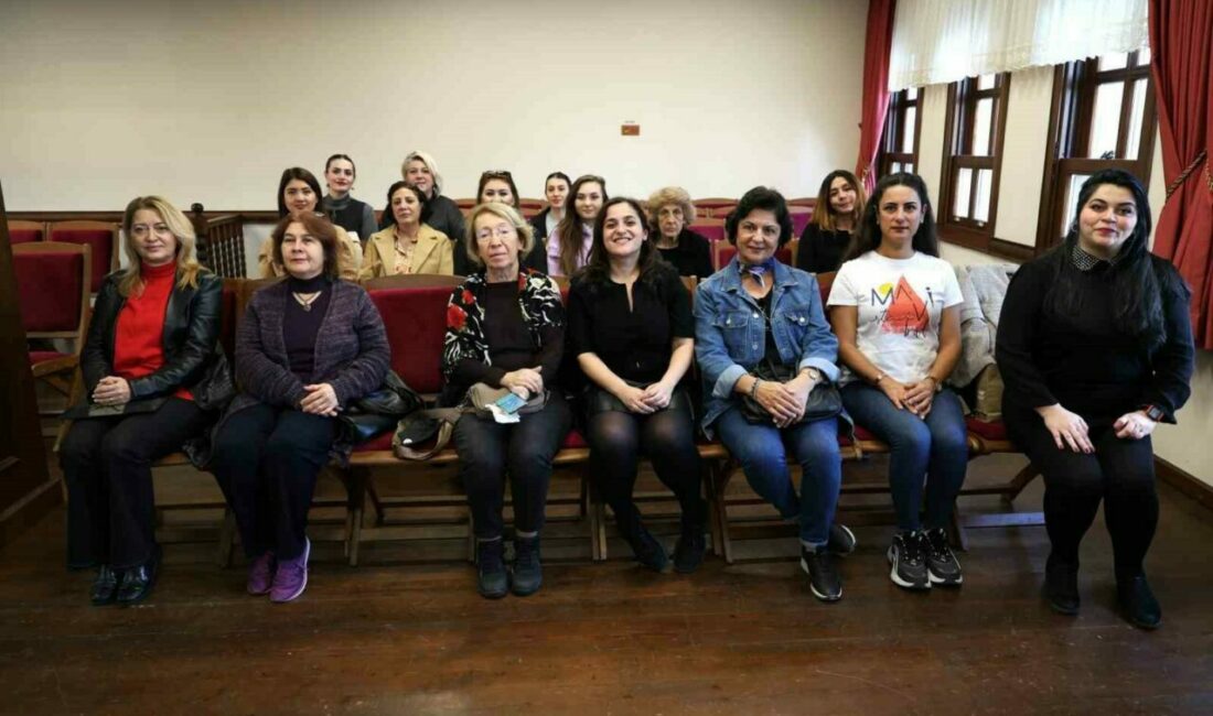 Kadınlar şiddetin türlerini Osmangazi’de öğrendi Osmangazi Kent Konseyi Kadın Meclisi tarafından 25 Kasım Kadına Yönelik