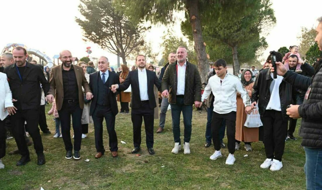 Karacabey Belediyesi’nin destekleriyle, Karacabey Karadenizliler Derneği tarafından düzenlenen 1. Hamsi