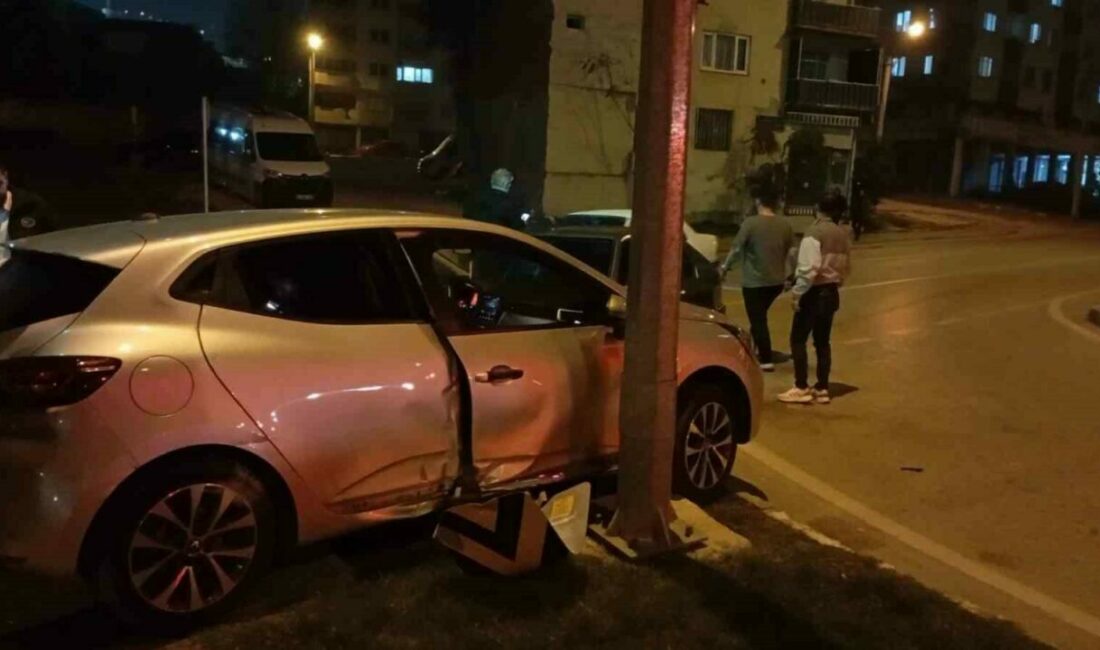 Bursa’da sola dönüş yapmak istediği sırada kontrolden çıkan bir otomobil