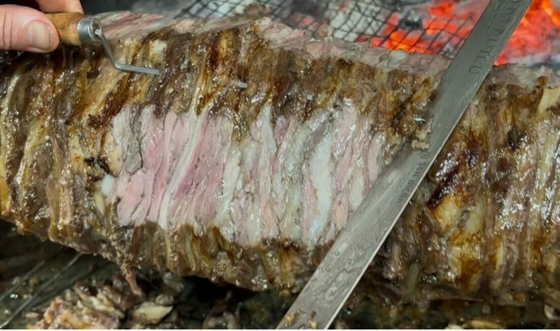 Kıpçaklardan bugüne bin yıllık gastronomik miras: Cağ kebabı Yıllardır Erzurum’un mu Artvin’in mi diye münazara edilen cağ kebabının,