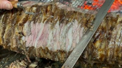 Yıllardır Erzurum’un mu Artvin’in mi diye münazara edilen cağ kebabının,