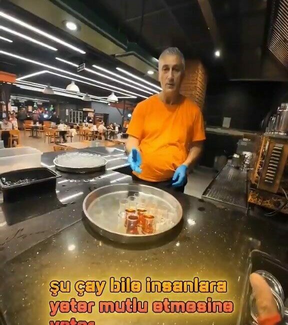 Köfteci Yusuf’ta kuryelerin yüzünü güldüren sıcak jest Köfteci Yusuf’un bir şubesinde yaşanan olay, markanın kuryelere yönelik sıcak