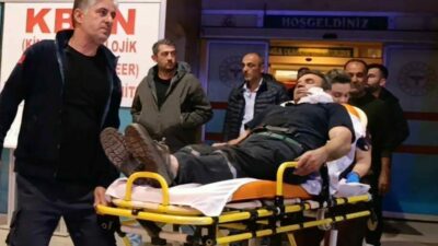 Bursa’nın İnegöl ilçesinde evinin bahçesinde römorktan kömür indirirken yüzüne demir