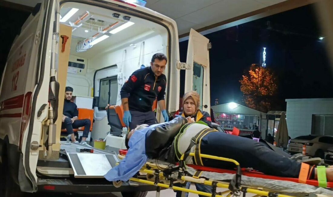 Bursa’nın İnegöl ilçesinde kontrolden çıkan otomobilin ağaca çarptığı kazada 1’i