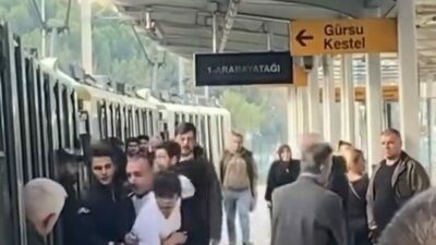 Bursa’da metroda vatandaş ile bir genç arasında yaşanan tartışma cep