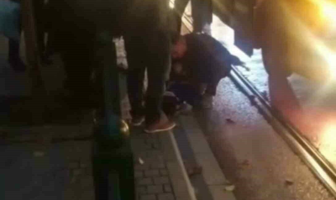 Bursa’da meydana gelen kazada minibüsün çarptığı 9 yaşındaki çocuk yaralandı.