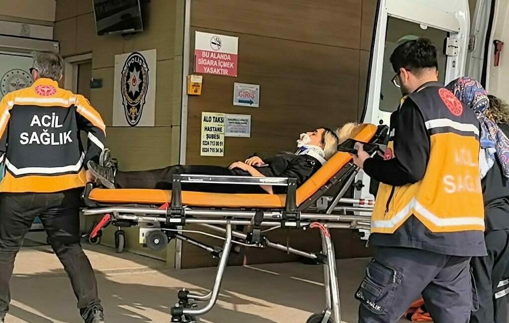 Bursa’nın İnegöl ilçesinde meydana gelen kazada motosikletin çarptığı genç kadın