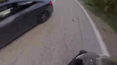 Bursa Gemlik yolu üzerinde seyir halinde olan bir motosikletli, kontrolden