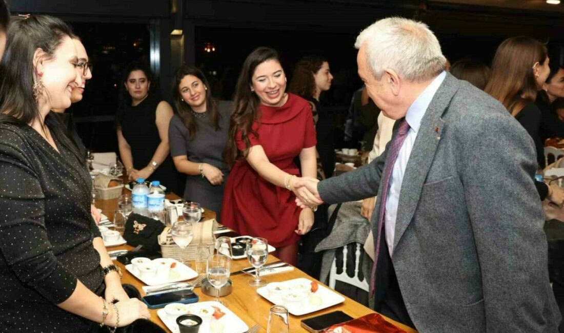 Nilüfer Belediyesi’nden öğretmenlere vefa Nilüfer Belediyesi, 24 Kasım Öğretmenler Günü’nde eğitimcileri yalnız bırakmadı. Düzenlenen