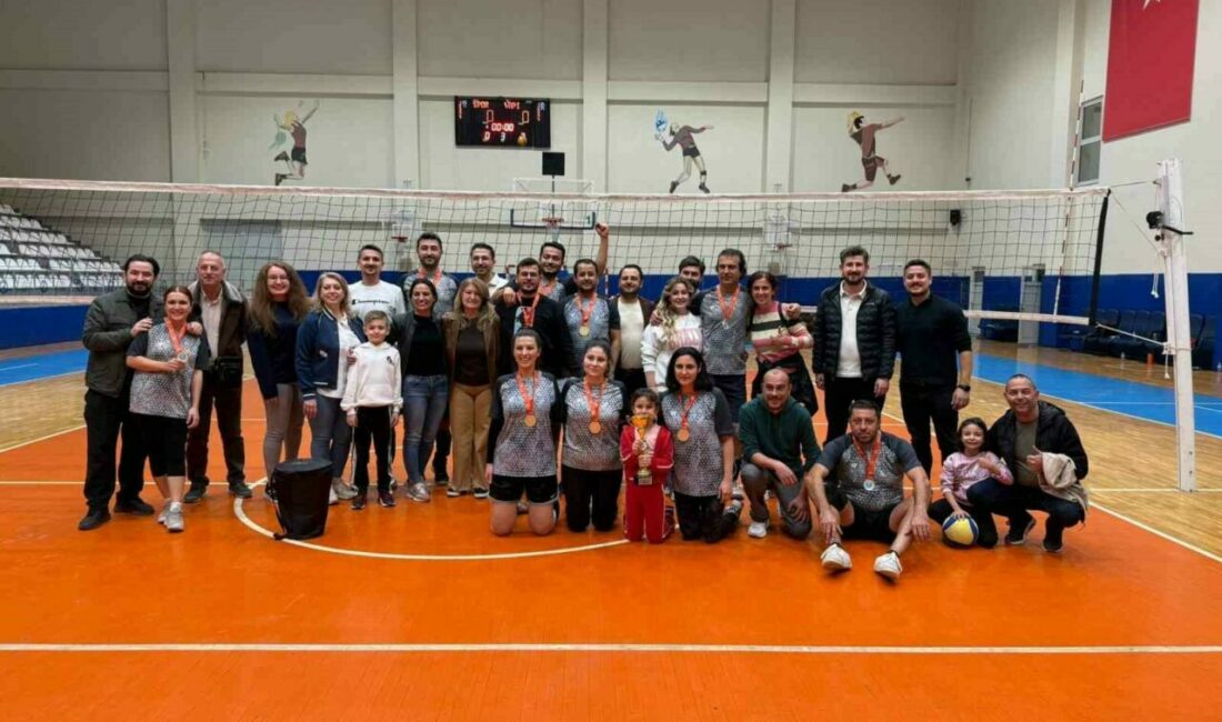 Nilüfer’de şampiyon Yapı Kontrol Müdürlüğü oldu Nilüfer Belediyesi çalışanları arasında düzenlenen voleybol turnuvası sona erdi. Beş