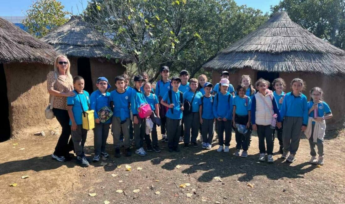 Bursa Büyükşehir Belediyesi tarafından düzenlenen etkinliklerle öğrenciler, Aktopraklık Arkeopark’ta geçmişe