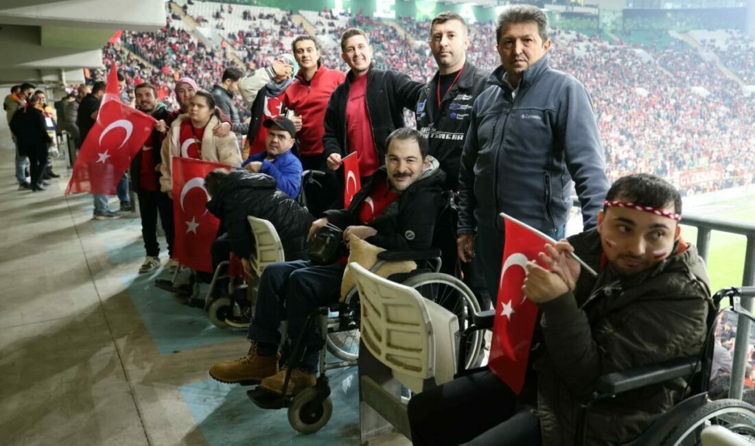 Osmangazi Belediyesi engelli bireylere milli maç heyecanı yaşattı Osmangazi Belediyesi, OBAM (Osmangazi Belediyesi Engelli Bakım Merkezi) üyesi engelli