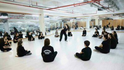 Osmangazi’de yaşayan her yaştan bireye ücretsiz eğitim kapıları açan Osmangazi