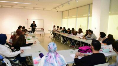 Osmangazi Belediyesi, hayata geçirdiği nitelikli kurslar sayesinde engelli bireylerin 2026