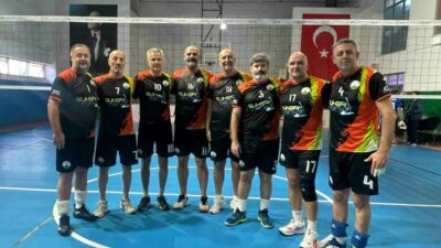 Osmangazi Belediyespor Veteran Voleybol Takımı sporcuları, Muğla’da düzenlenen Veteranlar Turnuvası’nda