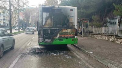 Bursa’da şehir içi yolcu otobüsünün motor kısmında başlayan yangın, yolcular