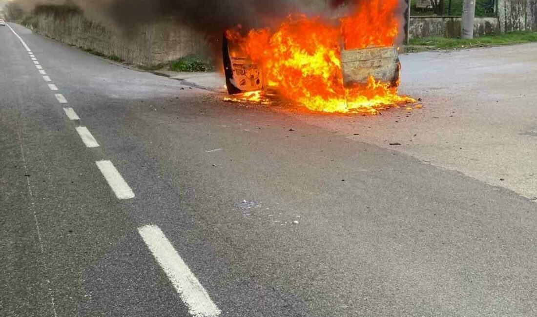 Otomobil, alev topuna döndü Bursa’nın İnegöl ilçesinde seyir halindeki otomobil, alev topuna döndü. Patlamanın