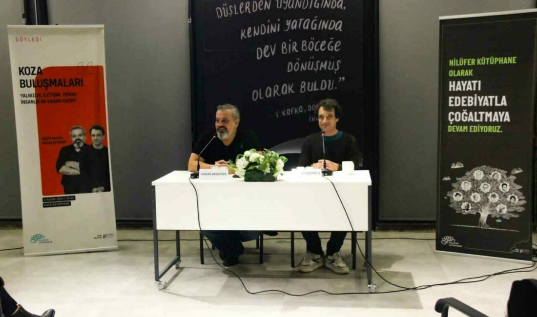 Özgür Mumcu Nilüfer’de okurlarıyla buluştu Nilüfer Belediyesi’nin düzenlediği “Koza Buluşmaları” söyleşilerinin konuğu olan ünlü yazar