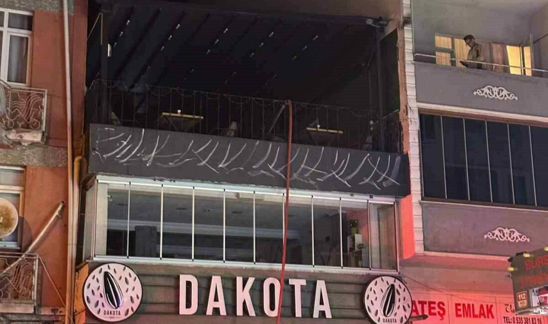 Bursa’nın Karacabey ilçesinde bir kafenin üst katında pelet sobanın patlaması