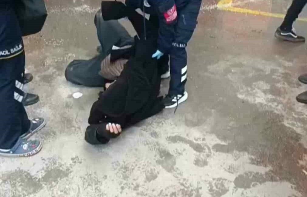 Bursa’nın Yıldırım ilçesindeki kapalı pazar alanında, trafodan yükselen dumanlar korku