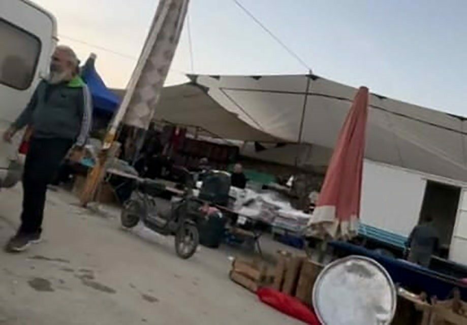 Pazarda uyuşturucu satarken yakalandı Bursa’nın İnegöl ilçesinde jandarma ekipleri, pazarda uyuşturucu hap satan şahsı