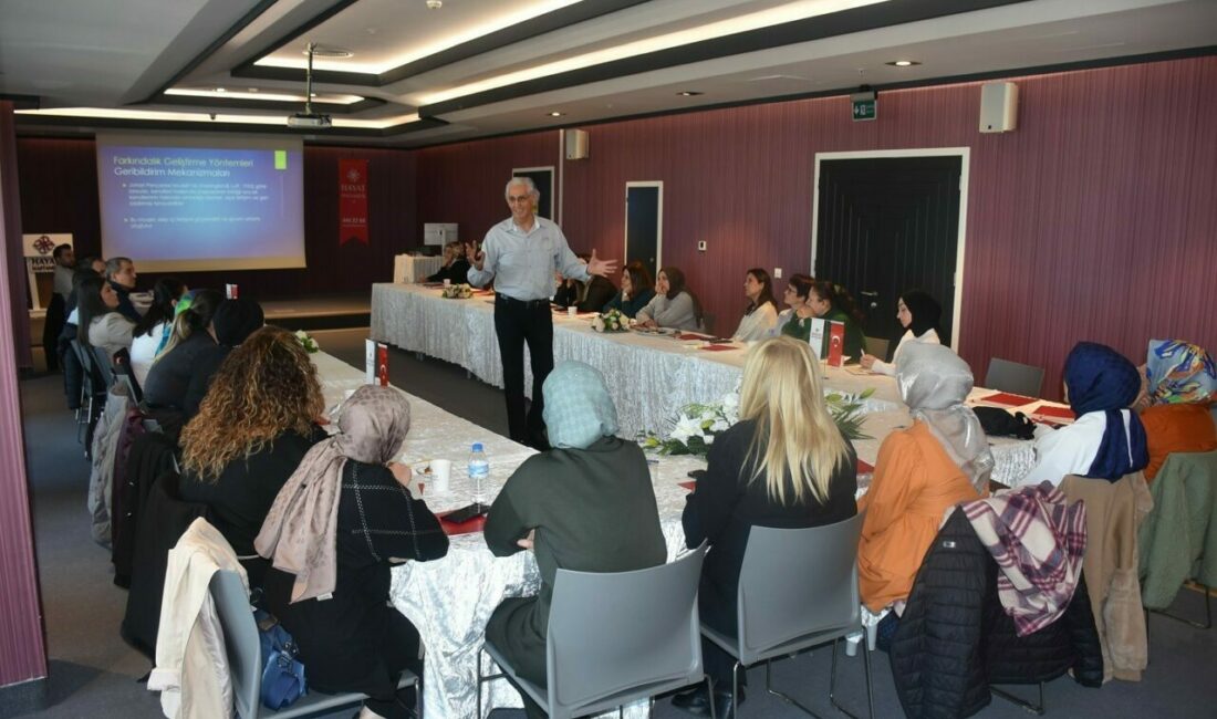 Prof. Dr. Haydar Sur, doğru iletişimin yollarını paylaştı Hayat Hastanesi, sağlık alanında öncü çalışmalarının yanı sıra sağlık çalışanlarının