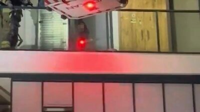 Bursa’da sinir krizi geçiren kadın, oturduğu apartman dairesini ateşe vermek