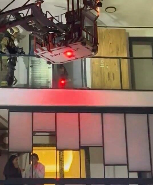 Bursa’da sinir krizi geçiren kadın, oturduğu apartman dairesini ateşe vermek