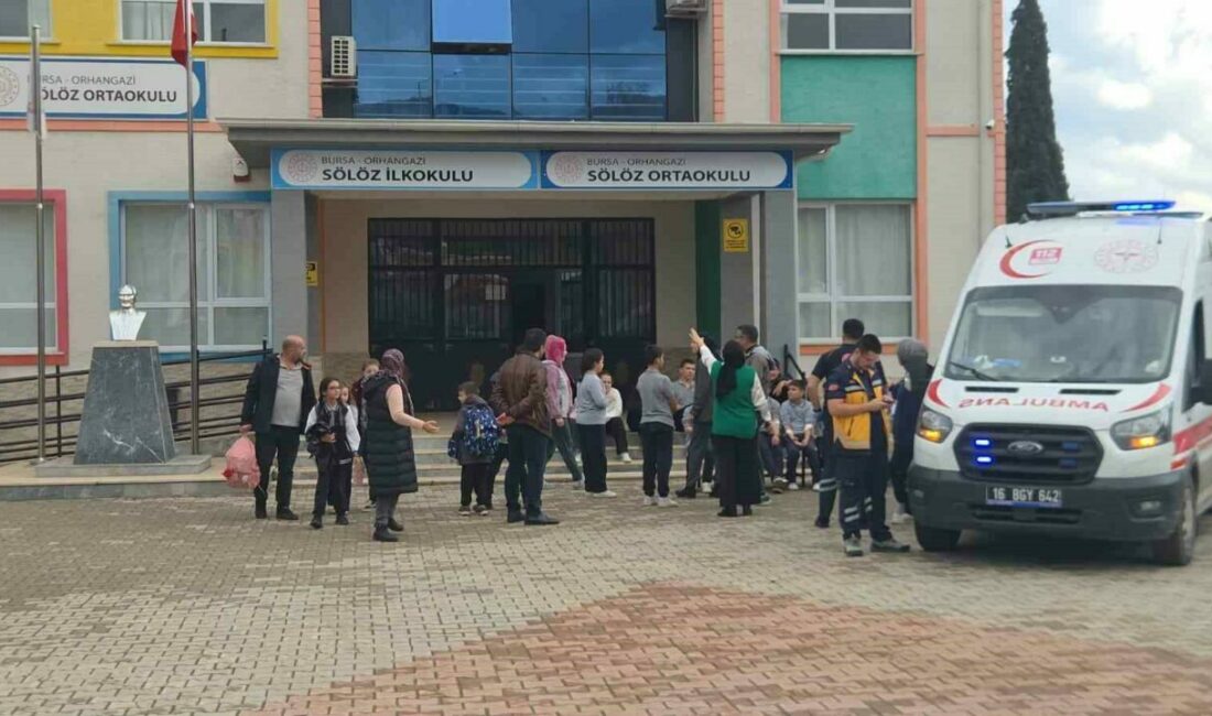 Bursa’nın Orhangazi ilçesinde bulunan bir ortaokulda dağıtılan öğle yemeğinin ardından