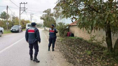 Bursa’nın İnegöl ilçesinde yol kenarına bırakılan iki valiz ve bir