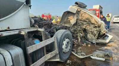Bursa’da aynı istikamette seyreden tıra arkadan çarpan süt tankerinin sürücüsü,