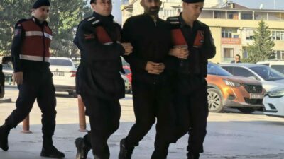 Bursa’nın İnegöl ilçesinde Jandarma komutanlığı ekipleri kovalamaca sonucu uyuşturucu tacirini