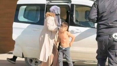 Bursa’nın İnegöl ilçesinde çaydanlıktaki sıcak suyun üzerine devrildiği 5 yaşındaki