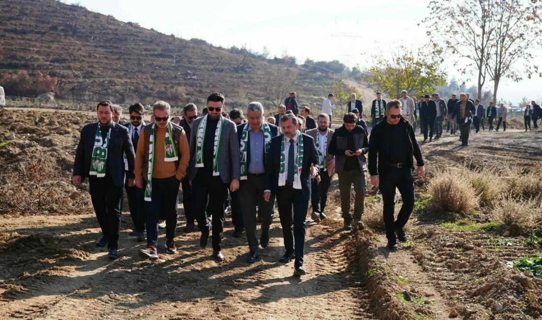 Yeşil Gürsu seferberliğine yeşil beyazlılardan tam destek Bursaspor yönetimi ve futbolcuları, Gürsu’da geçen temmuz ayında çıkan orman