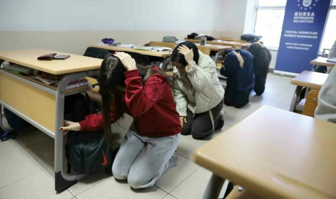 YKS Hazırlık Merkezi’nde deprem ve tahliye tatbikatı Bursa Büyükşehir Belediyesi, olabilecek afet ve acil durumlara karşı hazırlıklı